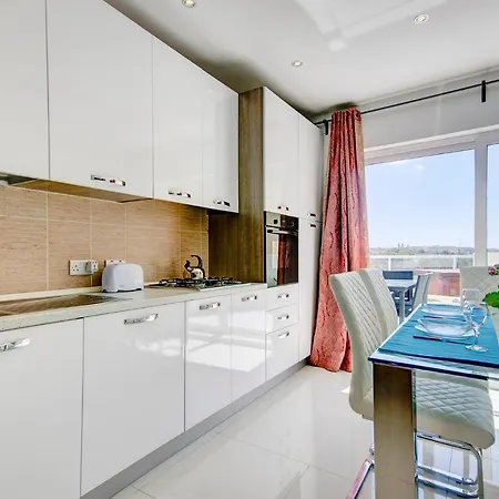Off The Ferries Seaviews Penthouse Appartamento Sliema
