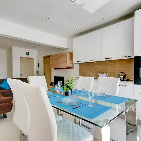 Off The Ferries Seaviews Penthouse Appartamento Sliema